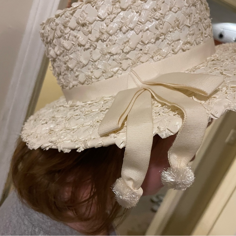 Vintage white hat